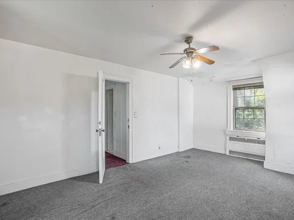 180-19 Grand Central Parkway image 15 of 24