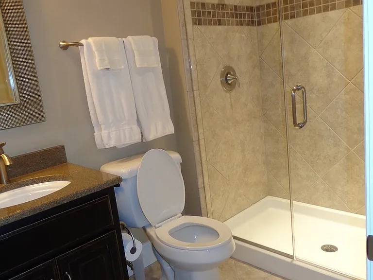 4500 Pretty Lake Ave #B2 — Photo 14