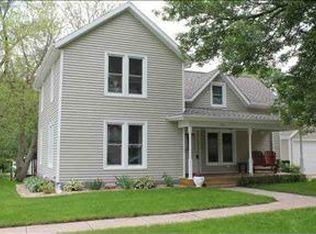 916 Iowa St, Cedar Falls, IA 50613