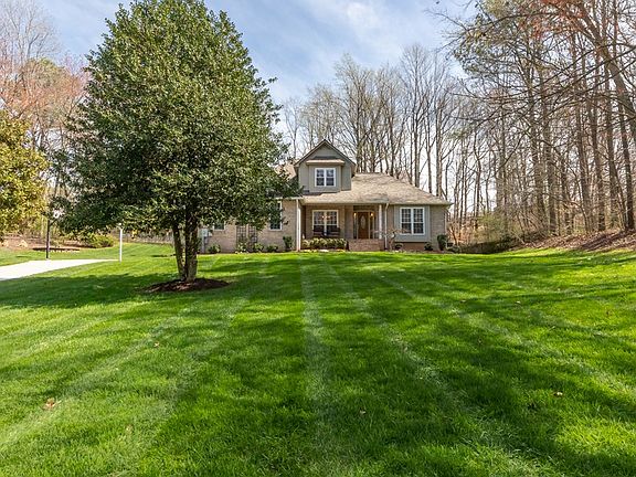3rd image of 1940 Camden Ln