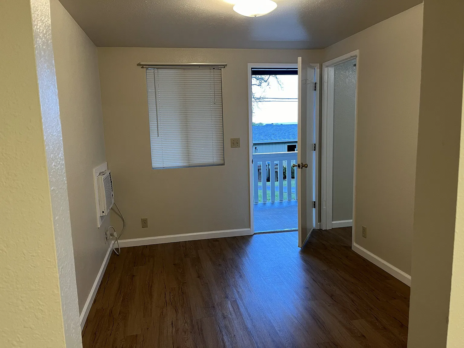 1 bed, 375 sqft, $1,000 — Photo 3