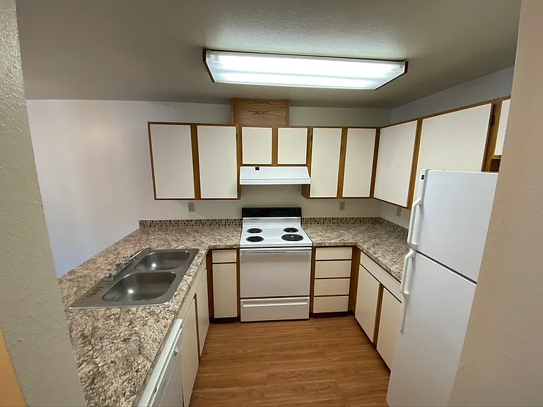 1100 N Alder St — Photo 5