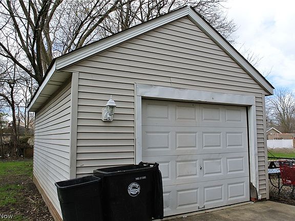 5th image of 3242 E 130th St