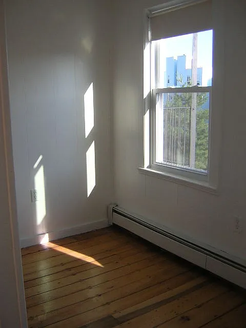 3 bed, 1.0 bath, 1176 sqft, $3,300 — Photo 3