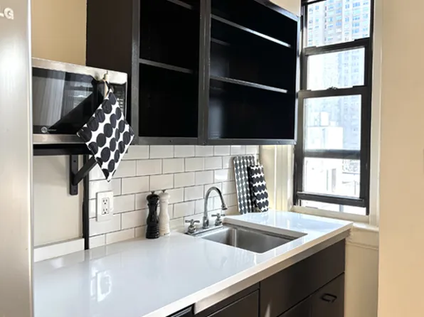 333 East 53rd Street image 3 of 22