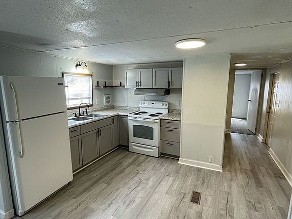 4th image of 938 Sunset Dr Unit C