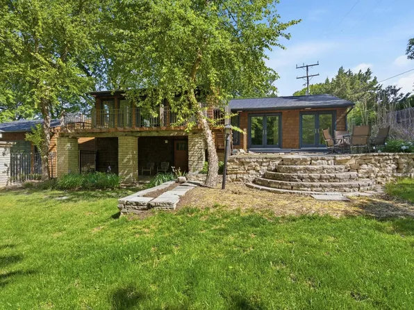221 Westwood Rd, Manhattan, KS 66502