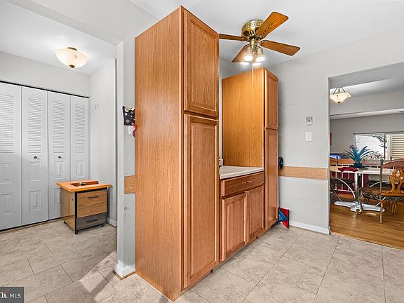 5th image of 7105 Ora Glen Ct