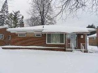 33232 Gerald St, Wayne, MI 48184