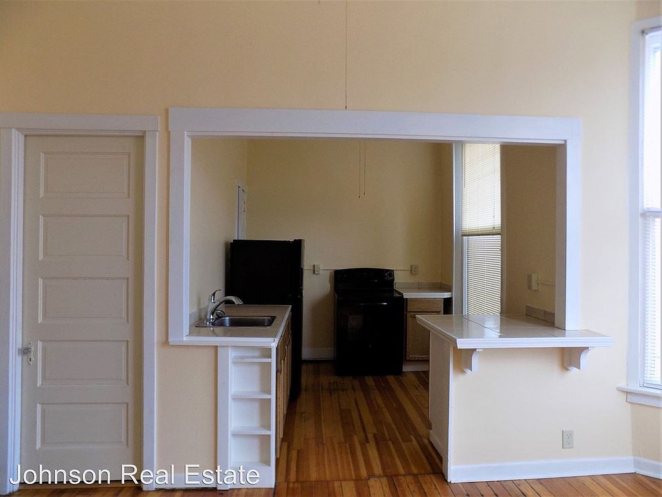 100 1/2 North Main St Apartments Fairfield, IA Zillow