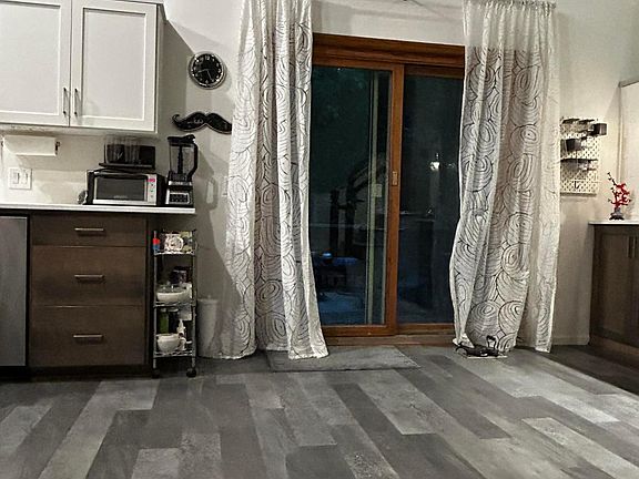 5th image of 4400 Camelot Dr