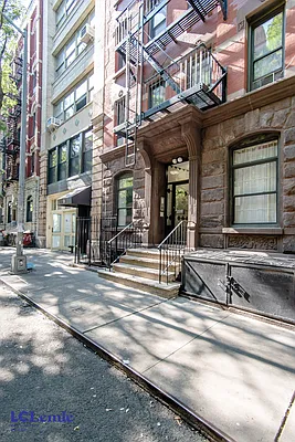 Rented by LC Lemle Real Estate Group | media 11