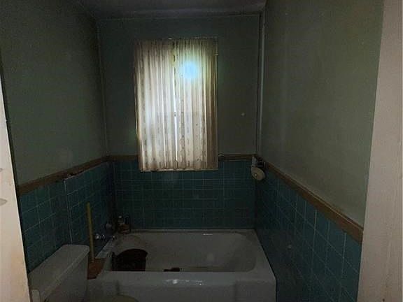 3rd image of 315 Holly St