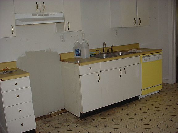 3rd image of 138 Vine St