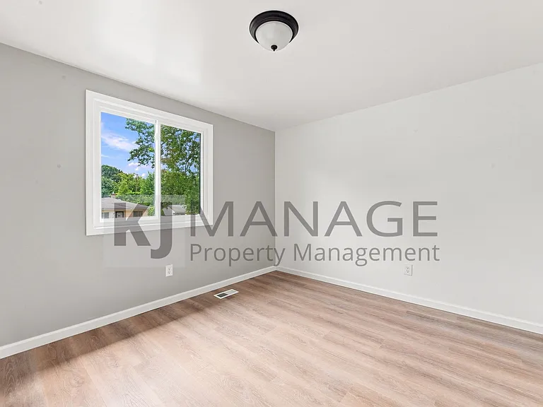 12039 Rockland — Photo 16
