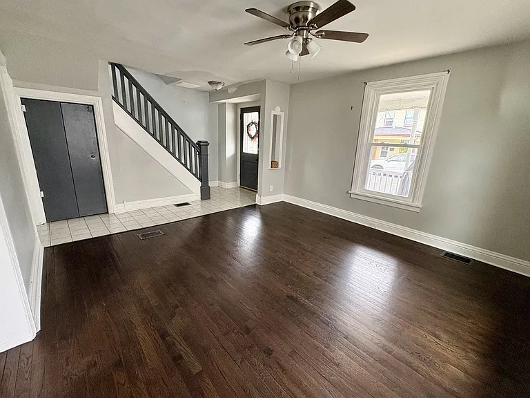 348 E Derry Rd — Photo 10