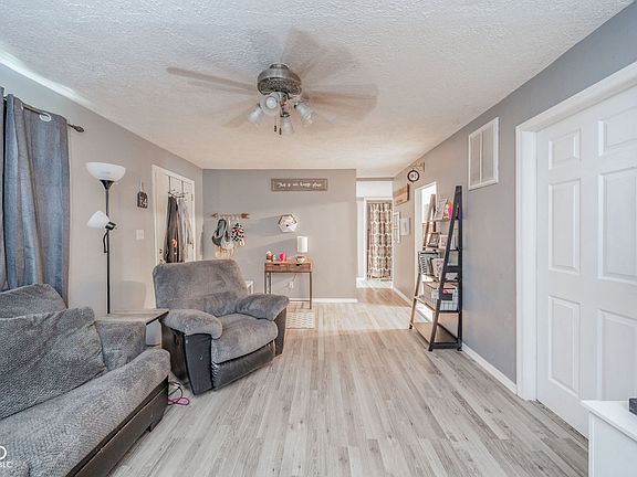 5th image of 821 W Broadway St