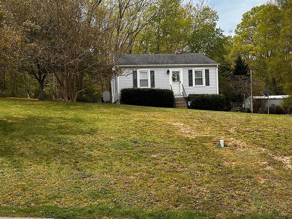 1st image of 416 Pinecrest Dr
