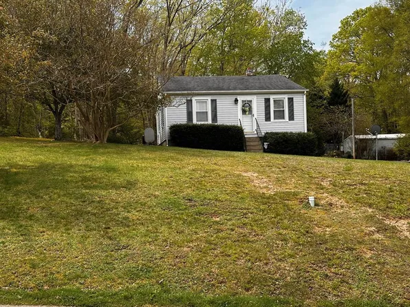 416 Pinecrest Dr, Danville, VA 24541