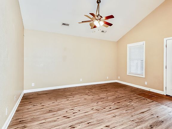 5th image of 1044 Avondale Ct