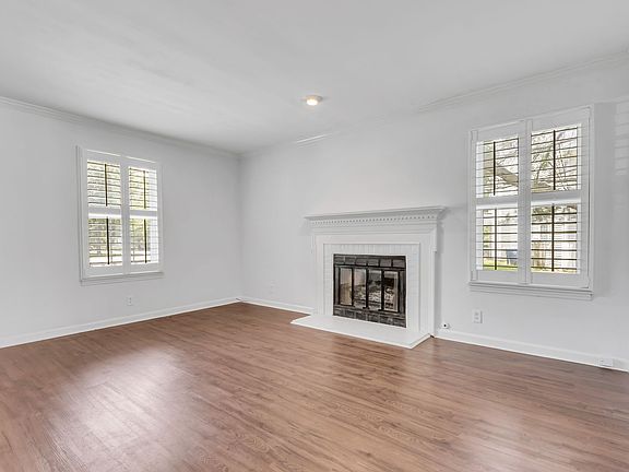 5th image of 404 Barnwood Ct