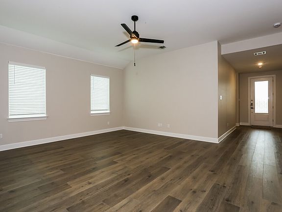 4th image of 344 Live Oak Ln