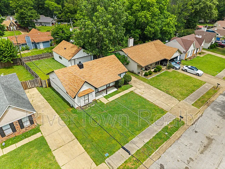 4585 Berrypick Ln S — Photo 1