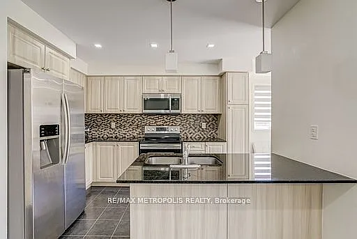 55 Formosa Ave — Photo 10