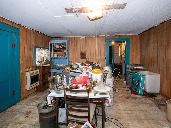 5th image of 604 S Main St