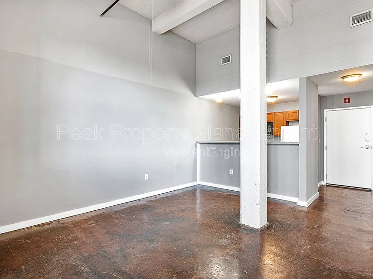 1510 W Broad St — Photo 40