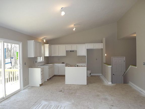 3rd image of 10982 Woodedge Dr