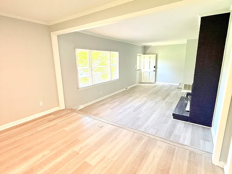 3130 Bancroft Ave — Photo 10