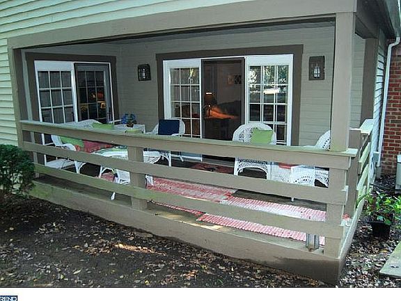 3rd image of 1903 Meadow Ln