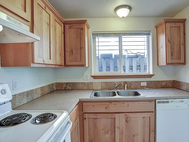 2215 Sam Parrett Dr — Photo 6