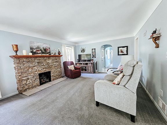 3rd image of 101 Lumbard St