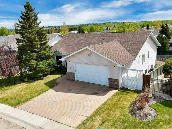 50 N Westwood Cres, Sylvan Lake, AB T4S 1V8