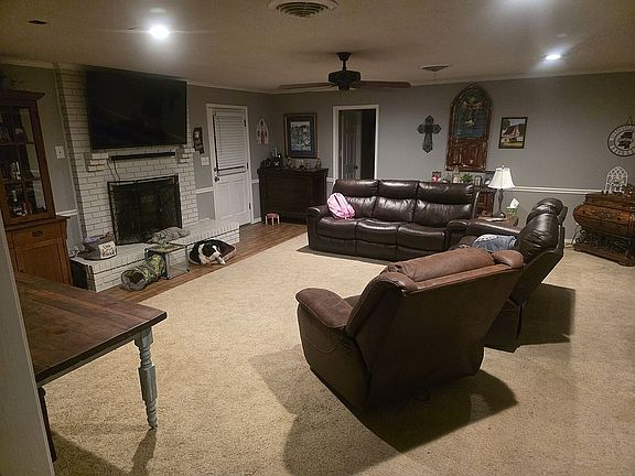 4th image of 102 Dennis Ave