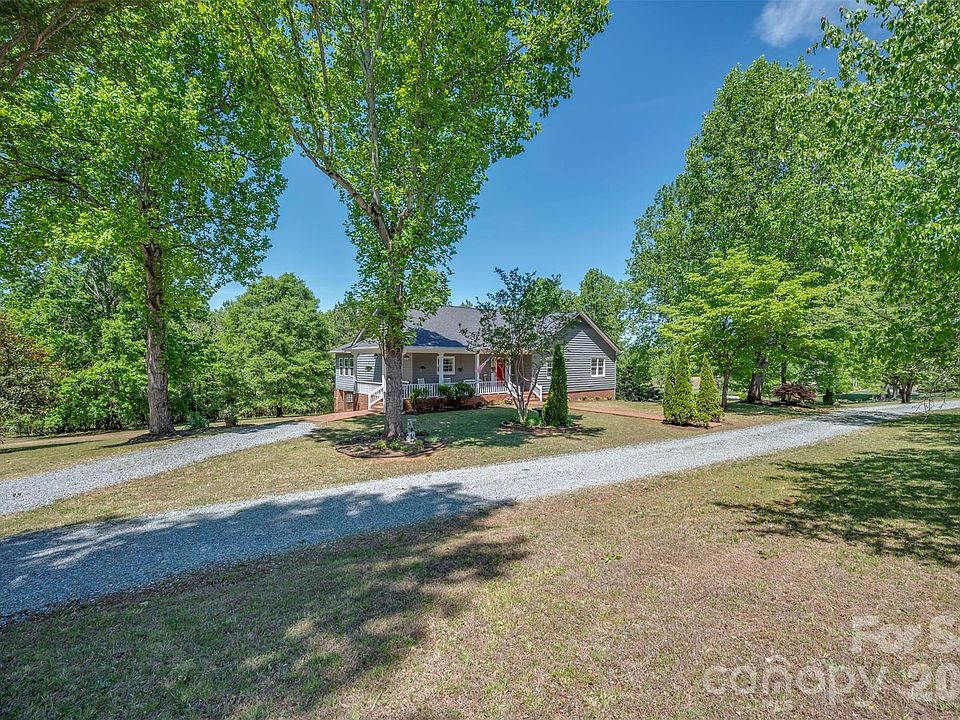 1st image of 138 Blue Ridge Dr