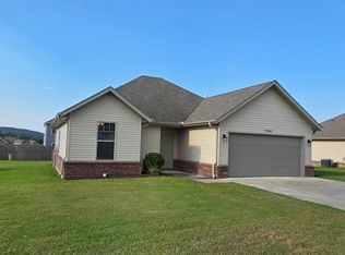 1441 General Parson Dr, Prairie Grove, AR 72753