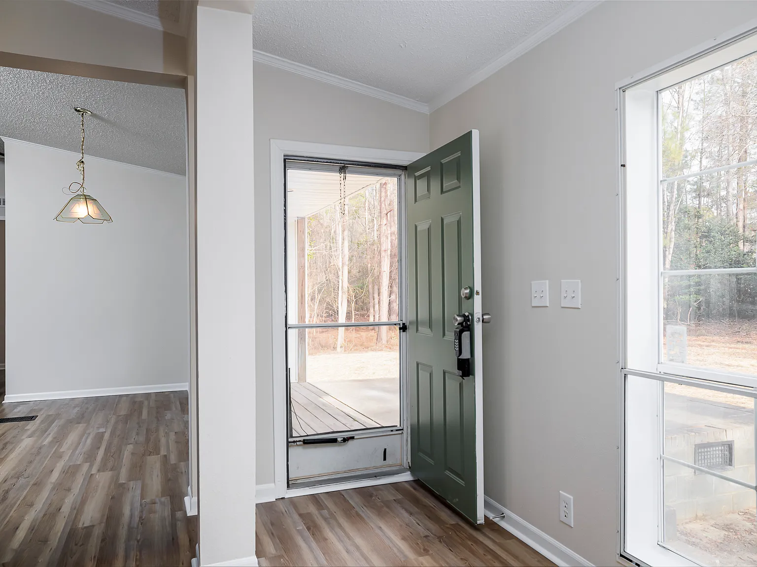 3 bed, 1680 sqft, $1,650 — Photo 2