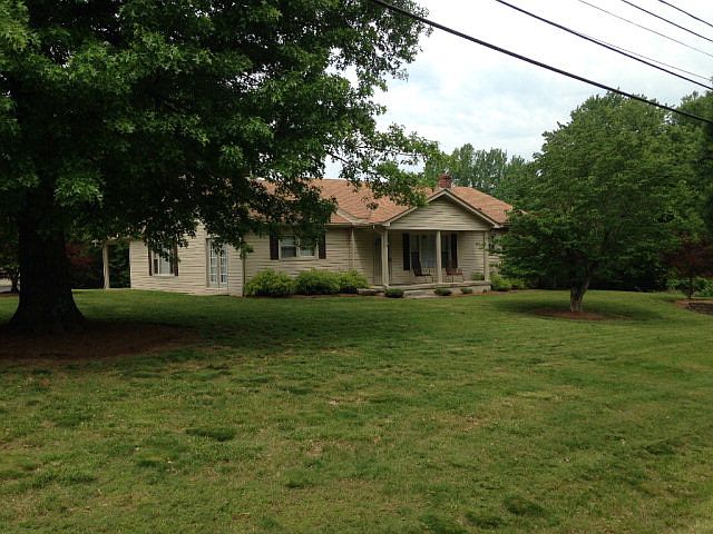 1st image of 651 Jackson Hts