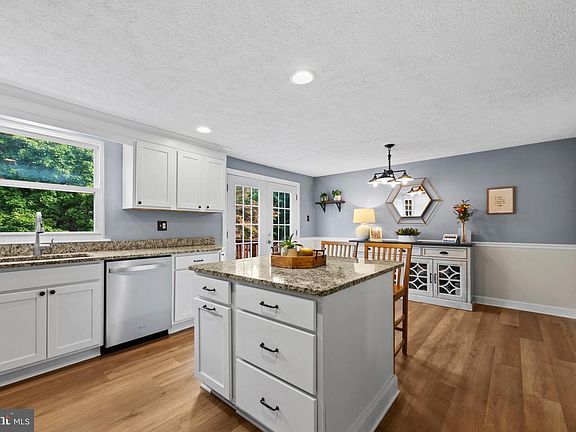 4th image of 225 Jackson Blvd