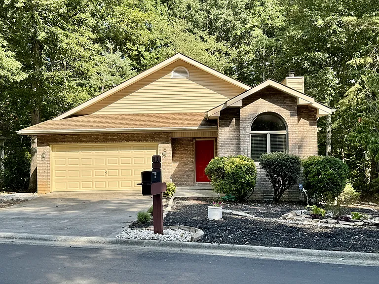 310 Paoli Trce — Photo 1