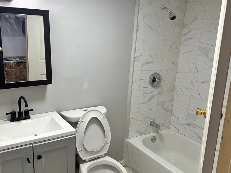 7629 S Normal Ave #BASEMENT — Photo 4
