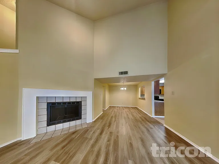 1715 Cordova Dr — Photo 3