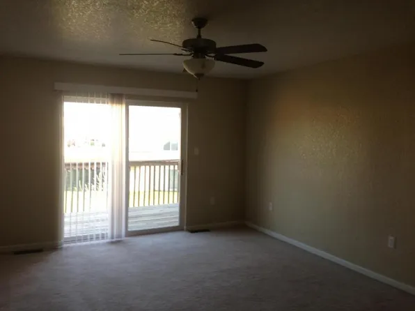 1312 Newfoundland Dr, Manhattan, KS 66503