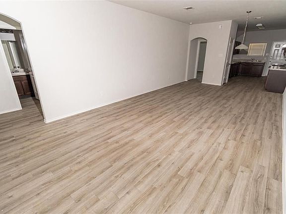 4th image of 429 Upper Creek Dr