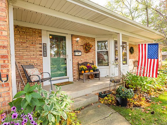 2nd image of 2060 Maumee Dr SE