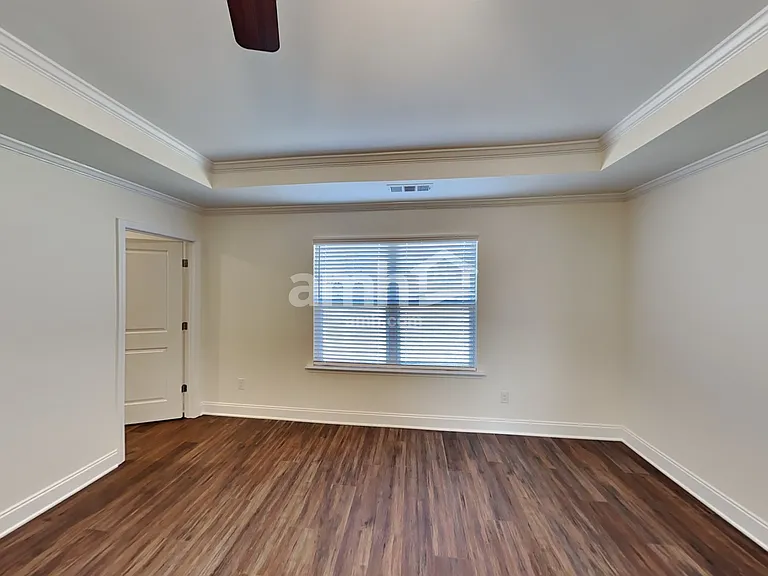 2028 Williamshire Ln — Photo 12