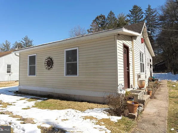 17 Lake Shore Dr, Mohnton, PA 19540